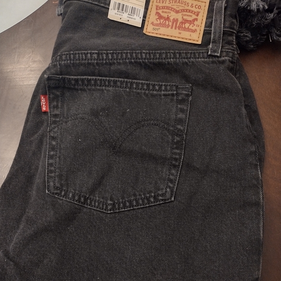 LEVIS SHORTS - Picture 2 of 5